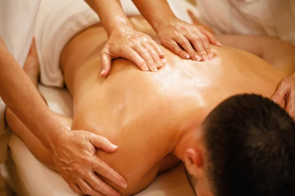 Massage tai nha quan 4