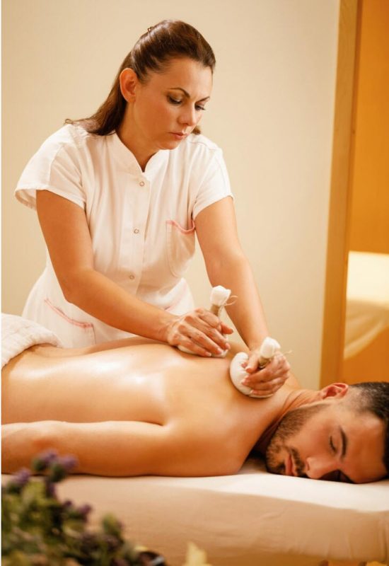 Nữ Massage cho nam tại nhà